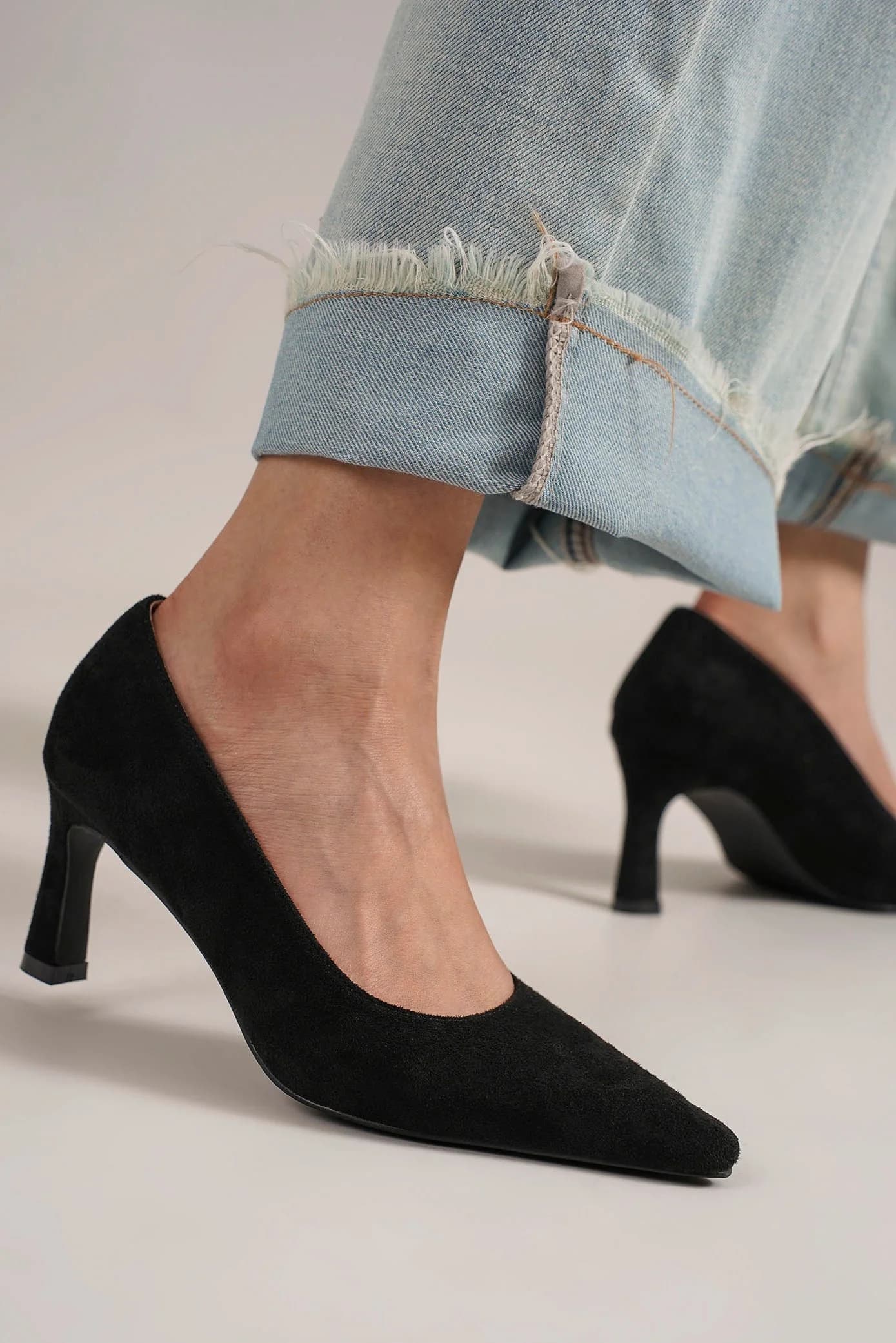 Beast Fashion Faux Suede Point Toe Pumps – Elegant, Timeless Mid Heel Pumps for Every Occasion